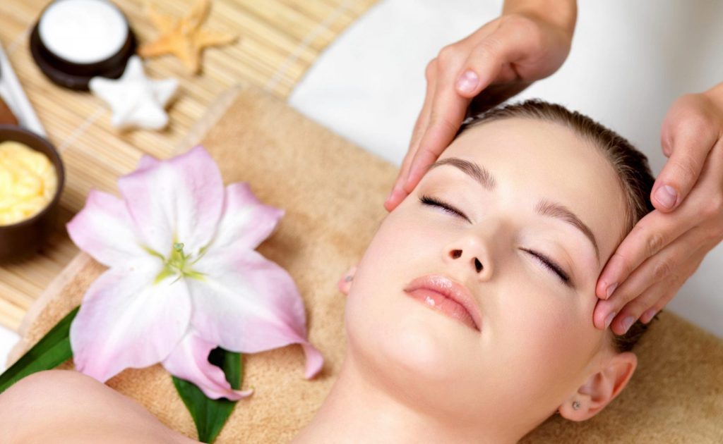 Massage trong gội đầu dưỡng sinh